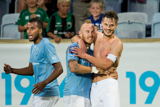 Malmö FFs Isaac Kiese Thelin (tv) Magnus Eriksson (m) och