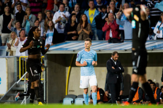 Malmö FFs Markus Rosenberg jublar vid slutsignal och