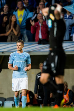 Malmö FFs Markus Rosenberg jublar vid slutsignal och