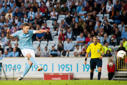 Malmö FFs Markus Rosenberg gör 1-2 på straff