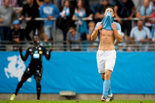Malmö FFs Markus Rosenberg deppar och Örebros Alhassan
