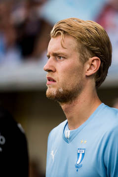 Malmö FFs Filip Helander går in på planen
