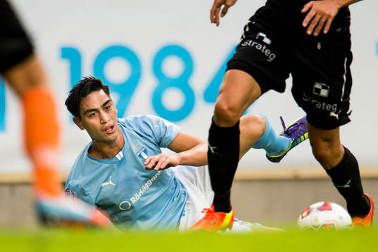 Malmö FFs Amin Nazari faller