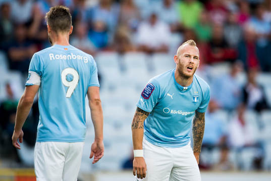 Malmö FFs Markus Rosenberg (ryggen) och Magnus Eriksson