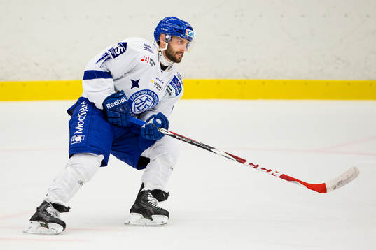 Leksands Chris Connolly värmer upp innan