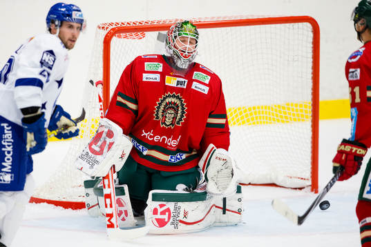 Frölundas målvakt Lars Johansson deppar