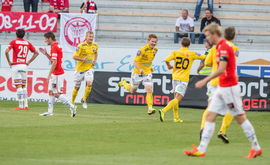 Falkenbergs Dan Keat jublar