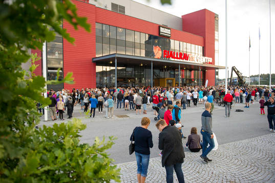 14 Brandlarmet utlöste just som matchen skulle börja och
