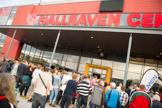 14 Brandlarmet utlöste just som matchen skulle börja och