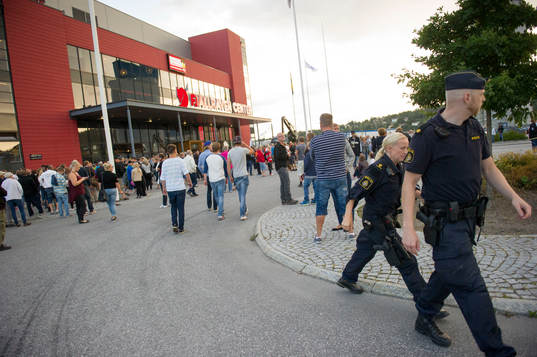 14 Brandlarmet utlöste just som matchen skulle börja och