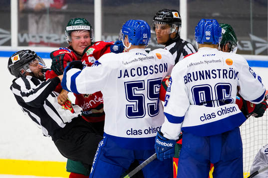 Frölundas Oliver Bohm i slagsmål med Leksands Robin
