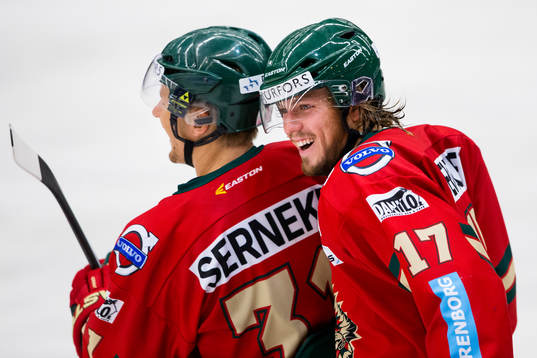 Frölundas Sebastian Stålberg jublar ihop med Nicklas Lasu