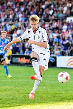 Häckens Samuel Gustafson gör 0-1