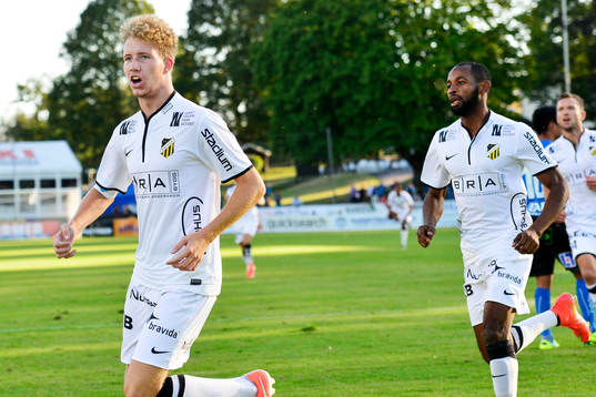 Häckens Samuel Gustafson jublar