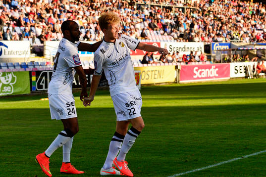 Häckens Samuel Gustafson jublar