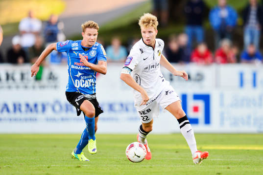 Häckens Samuel Gustafson och Halmstads Johan Blomberg
