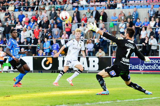 Häckens Samuel Gustafson gör 0-2