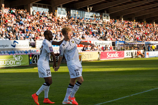 Häckens Samuel Gustafson jublar