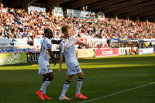 Häckens Samuel Gustafson har precis gjort 0-1 och jublar