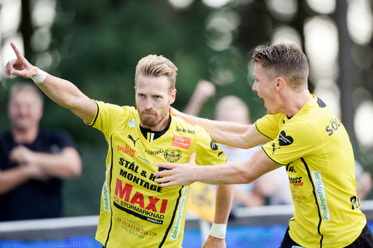 Mjällbys Christian Wilhelmsson jublar