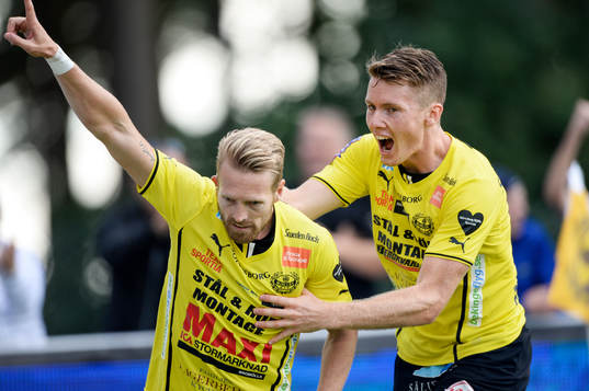Mjällbys Christian Wilhelmsson jublar