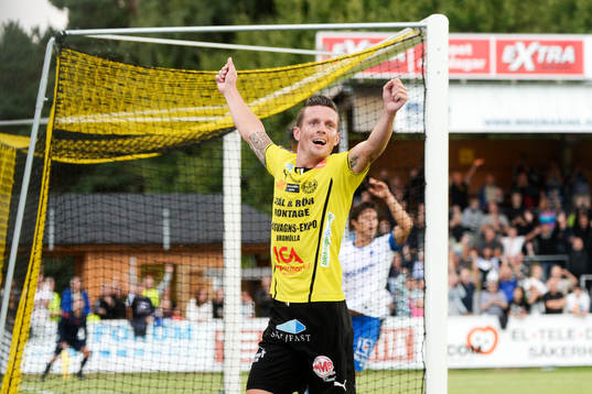 Mjällbys Kristian Haynes jublar