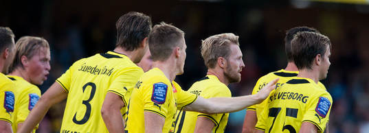 Mjällbys Christian Wilhelmsson har gjort 3-0 och är i