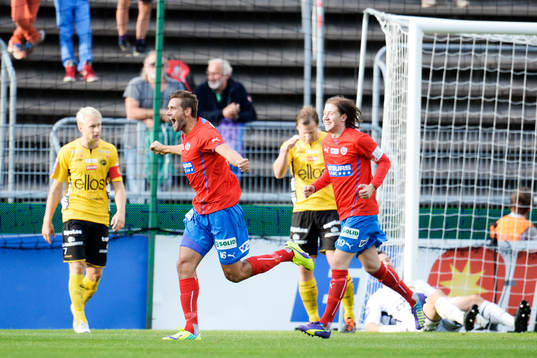 Helsingborgs Mikael Dahlberg jublar