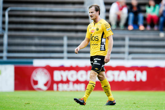 Elfsborgs Daniel Mobaeck lämnar planen utvisad