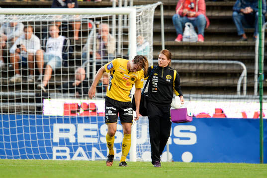 Elfsborgs Viktor Prodell får hjälp av planen i halvtid