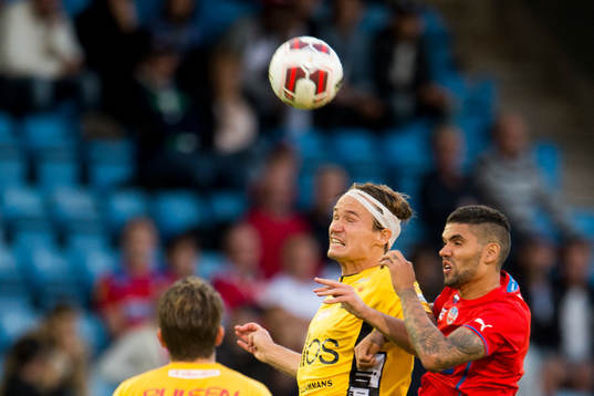 Elfsborgs Viktor Prodell i nickduell med Helsingborgs
