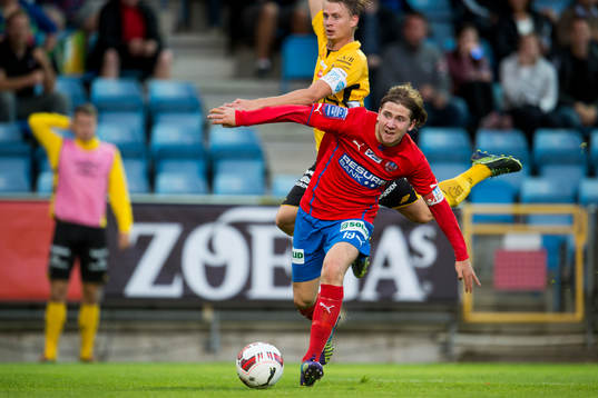 Helsingborgs Darijan Bojanic tar sig förbi Elfsborgs