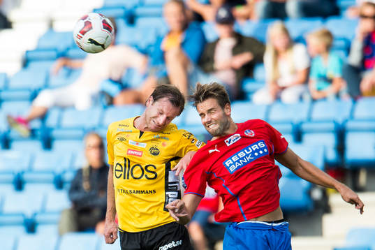 Elfsborgs Daniel Mobaeck i nickduell med Helsingborgs