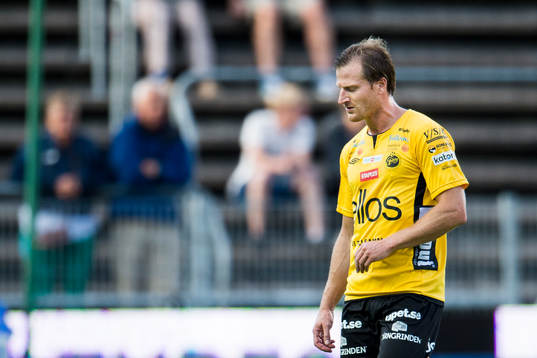 Elfsborgs Daniel Mobaeck får rött kort och lämnar planen