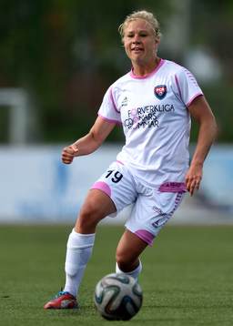 Rosengårds Katrin Schmidt med bollen