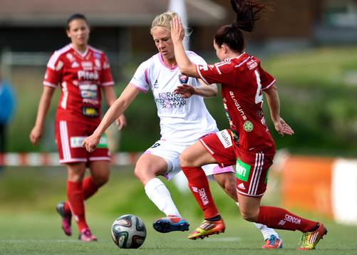 Rosengårds Katrin Schmidt med bollen