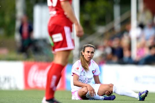 Rosengårds Marta Vieria da Silva sitter i gräset