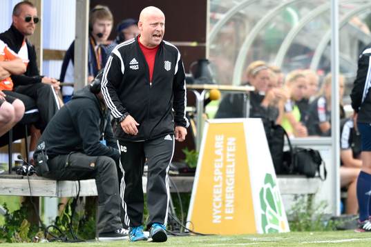 Piteås tränare Stellan Carlsson jagar på sina spelare
