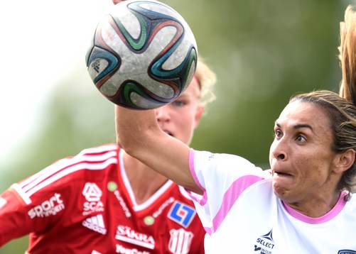Rosengårds Marta Vieria da Silva har blicken på bollen