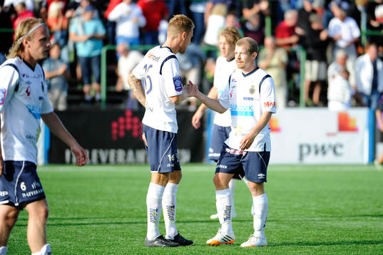 Gefles David Fällman och Jonas Lantto tackar varandra