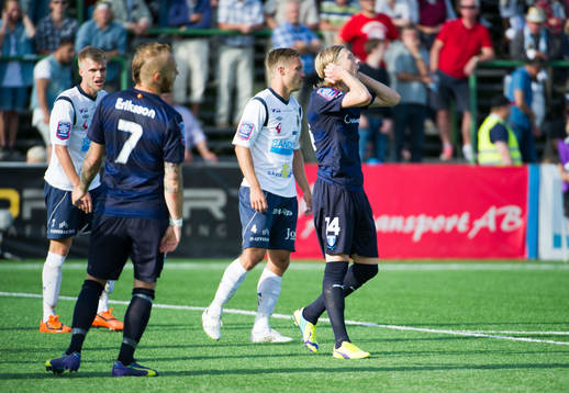 Malmö FFs  Simon Kroon deppar