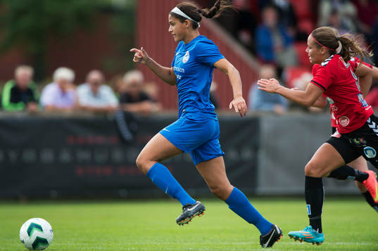 Eskilstunas Kimberley DeCesare sprintar ifrån