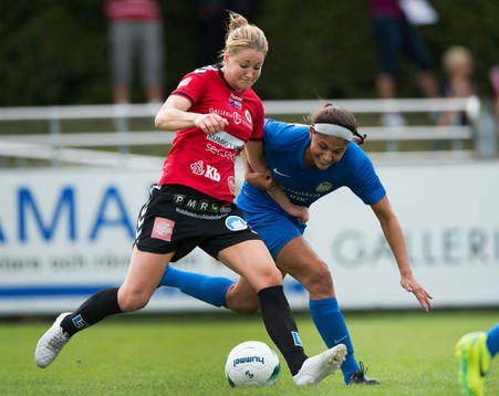 Eskilstunas Kimberley DeCesare  och Kristianstads Mia