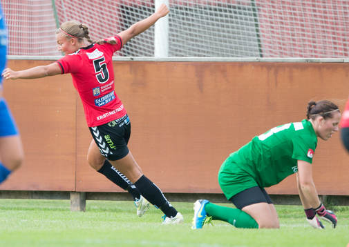 Kristianstads Olivia Welin har gjort 1-0 i matchen i