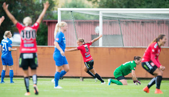 Kristianstads Olivia Welin har gjort 1-0 i matchen i