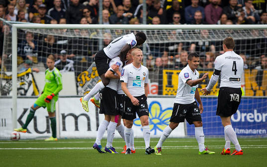 Örebros Marcus Pode gör 2-0 och jublar