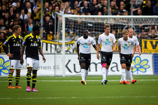 Örebros Marcus Pode gör 2-0 och jublar
