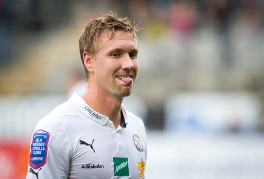 Örebros Marcus Pode lipar och blir utbytt