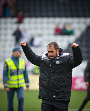 Örebros tränare Alexander Axén jublar i Allsvenskan