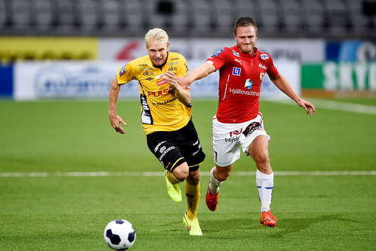 Elfsborgs Johan Larsson och Kalmars Mats Solheim